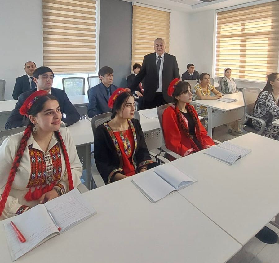 ATMU-nun kafedra müdiri Düşənbədə keçirilən beynəlxalq forumda - FOTOLAR